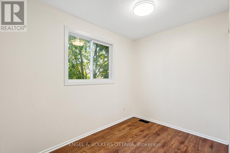28917189/933-greenbriar-avenue/carleton-heights/ottawa/ontario/K2C0J8_24