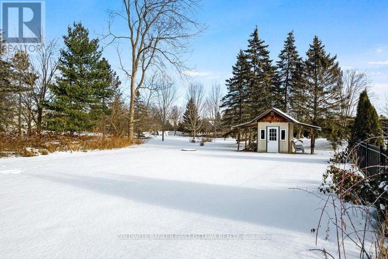 29114346/5525-pettapiece-crescent/manotick-village-manotick-estates/ottawa/ontario/K4M1C6_44