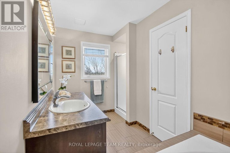 29421780/6302-sablewood-place/chapel-hill/ottawa/ontario/K1C7M6_30