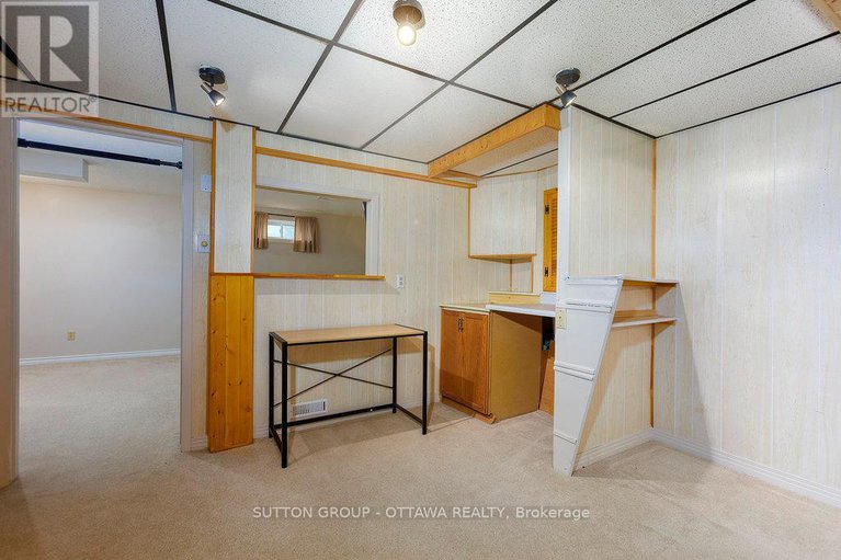 28553457/1951-greenvale-lane/chateauneuf/ottawa/ontario/K1C6E2_28