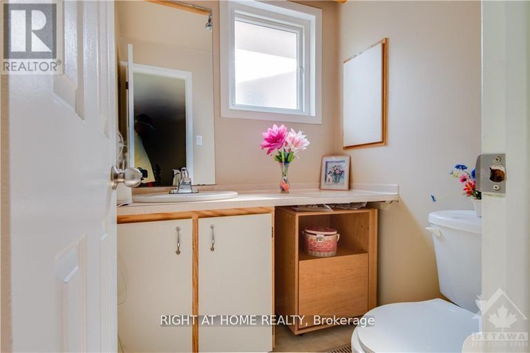 27968976/6078-rivercrest-drive/chapel-hill/ottawa/ontario/K1C5R2_20