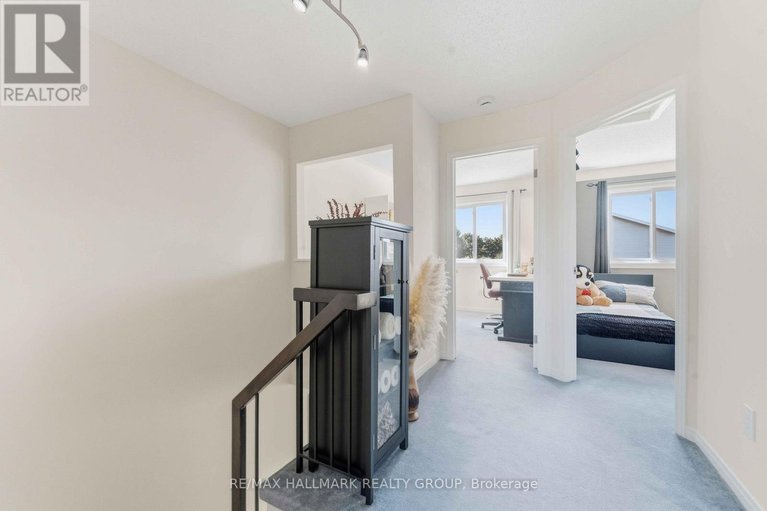 29049667/941-cookshire-crescent/fallingbrookridgemount/ottawa/ontario/K4A3K4_18