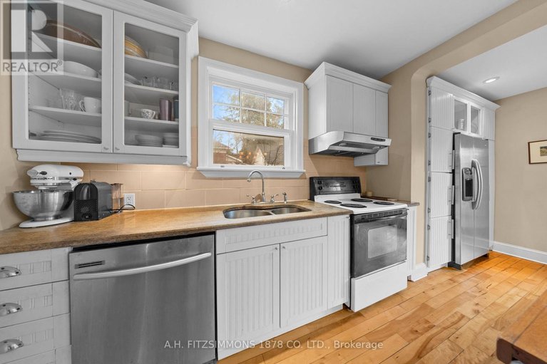 29600890/564-tweedsmuir-avenue/westborohampton-park/ottawa/ontario/K1Z5P2_14