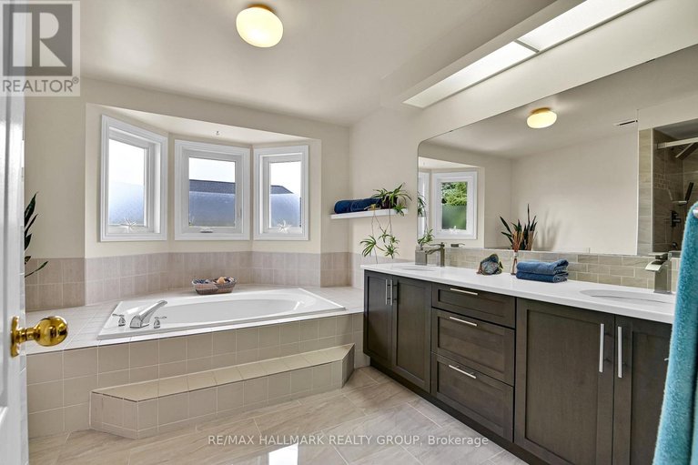 29674273/21-hime-crescent/hunt-club-park/ottawa/ontario/K1G4S1_19