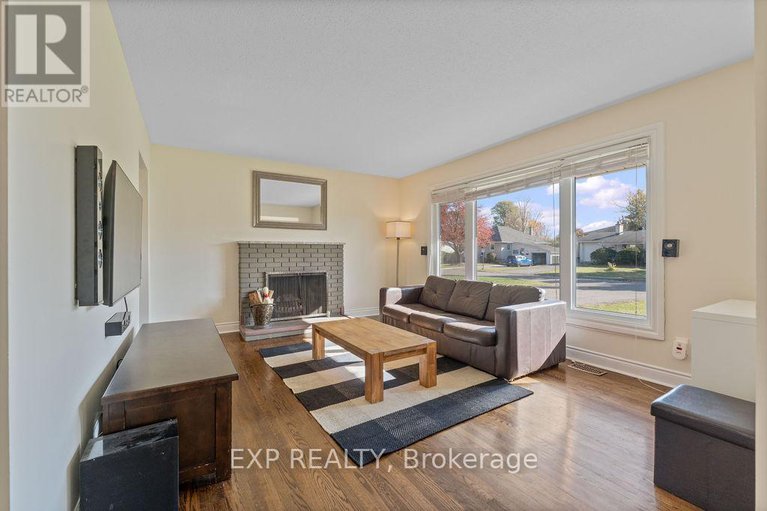 29077566/19-sunnycrest-drive/city-viewskylinefisher-heightsparkwood-hills/ottawa/ontario/K2E5Y3_5