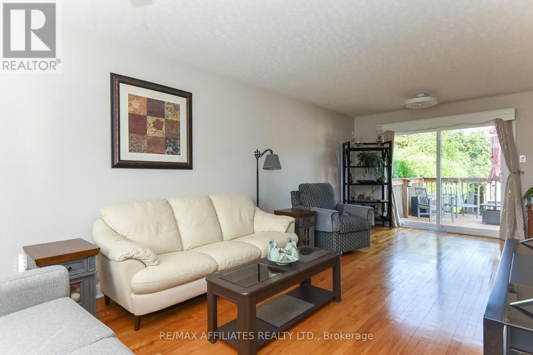 29123494/323-fullerton-avenue/overbrookcastle-heights/ottawa/ontario/K1K1K2_20