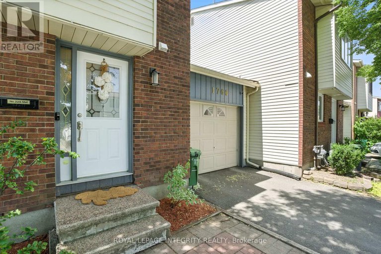 28545916/1760-lafrance-drive/queenswood-heights-south/ottawa/ontario/K1E2H2_2