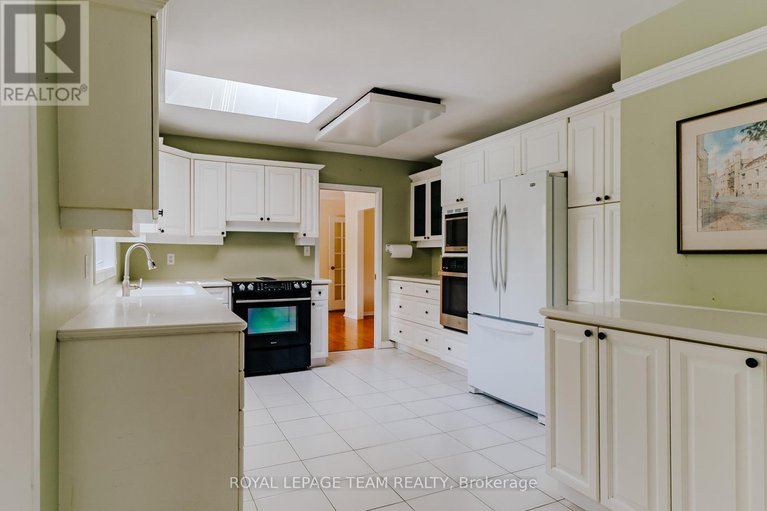 28527432/1231-fairway-drive/manotick-south-to-roger-stevens/ottawa/ontario/K4M1B3_16