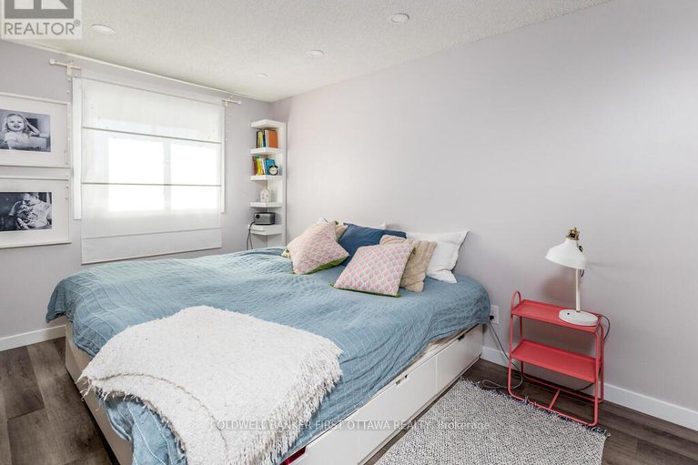 28873248/5c-woodvale-green/craig-henrywoodvale/ottawa/ontario/K2G4G9_21