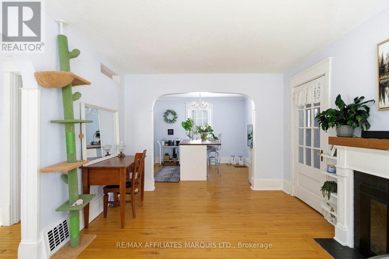 29365860/14-spring-street/maxville/north-glengarry/ontario/K0C1T0_12