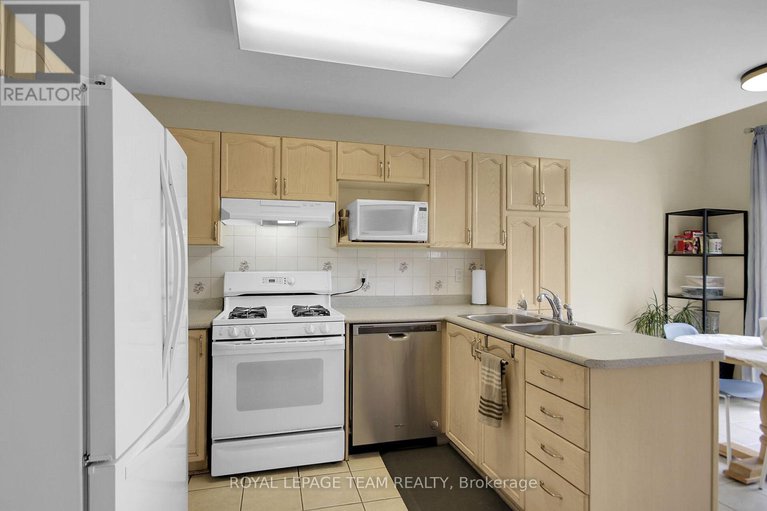 28518237/102-longshire-circle/longfields/ottawa/ontario/K2J4K8_5