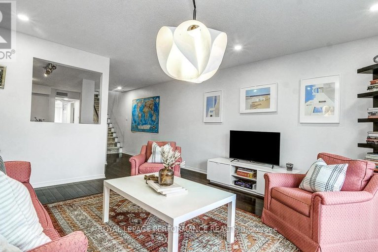 29619471/2d-4-columbus-avenue/overbrook/ottawa/ontario/K1K1R3_17