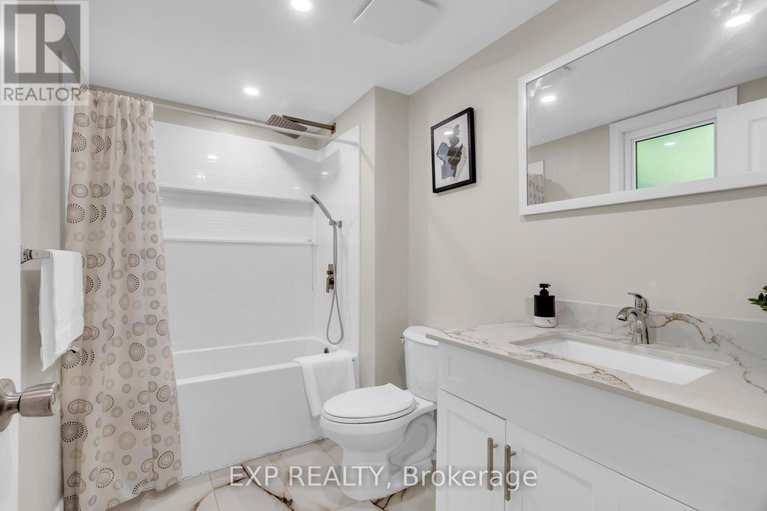 28458465/12-bayside-private/mooneys-bayriverside-park/ottawa/ontario/K1V9R3_18