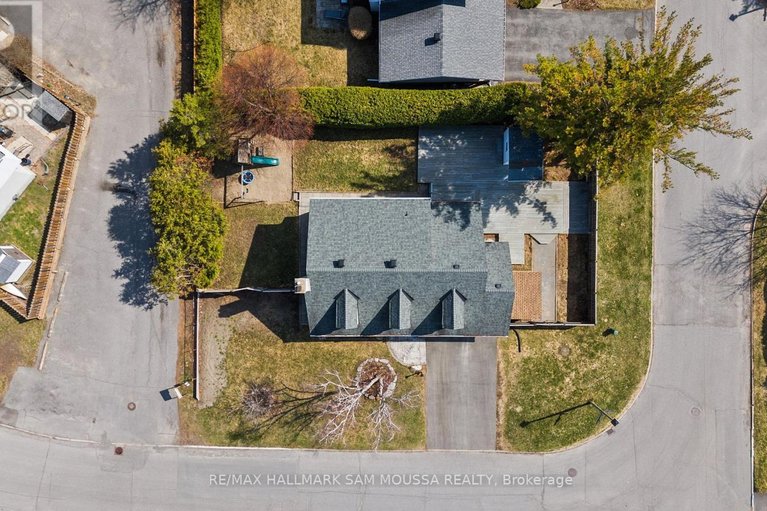 29677666/2750-consul-avenue/bruce-farmgraham-parkqualicumbellands/ottawa/ontario/K2H7H7_36