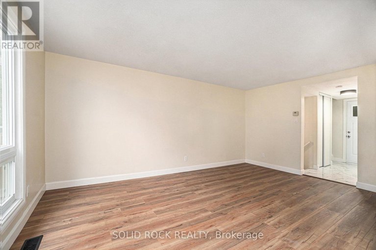 28504129/33-thistledown-court/pheasant-run/ottawa/ontario/K2J1N1_17