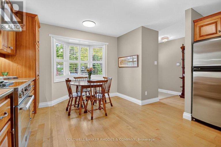 29154469/8-confederation-private/mooneys-bayriverside-park/ottawa/ontario/K1V9W6_16