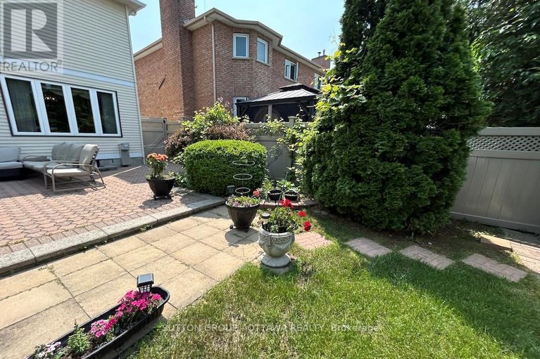 28486818/32-cellini-court-w/hunt-club-park/ottawa/ontario/K1G5K3_48