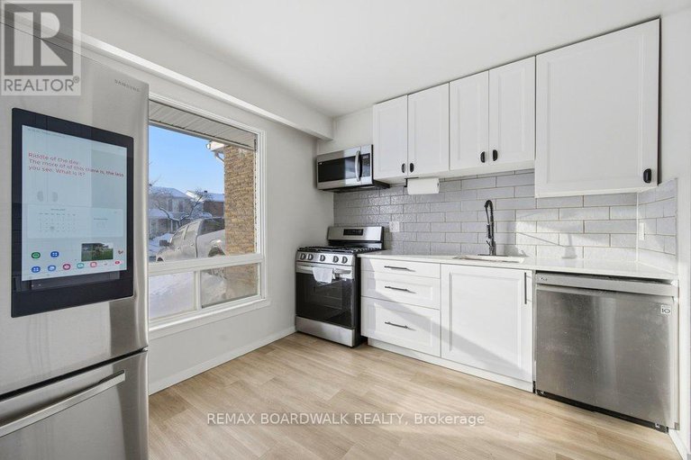 29284371/2390-rondel-street/blackburn-hamlet-south/ottawa/ontario/K1B4M2_6