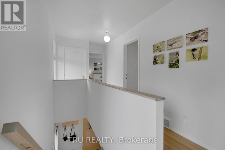 28842095/36-varley-drive/beaverbrook/ottawa/ontario/K2K1G2_25