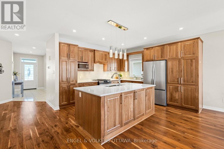 29636459/865-tewin-circle/camelot/ottawa/ontario/K4A1K1_6