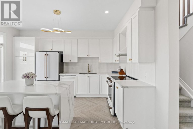 28452822/3000-travertine-way/half-moon-bay/ottawa/ontario/K2J6W5_12