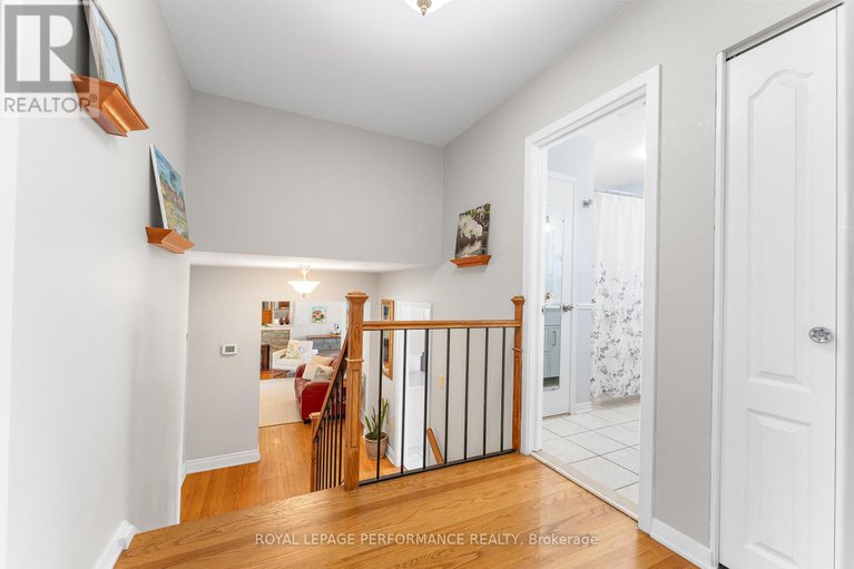 28878550/1044-cromwell-drive/riverside-park/ottawa/ontario/K1V6K5_23