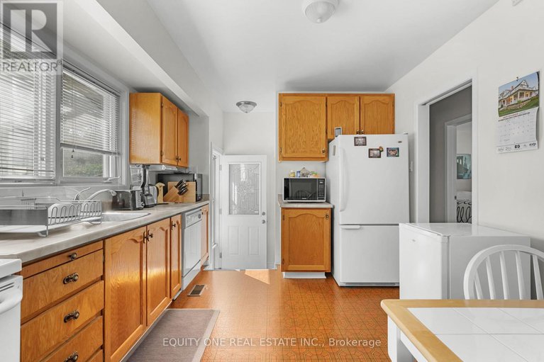 28820512/2-parkside-crescent/meadowlandscrestview/ottawa/ontario/K2G3B5_12