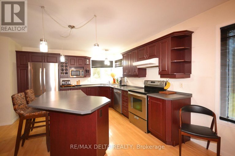 28097892/3888-schnupp-road/clarencerockland-twp/clarence-rockland/ontario/K0A1E0_13