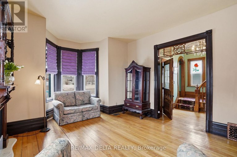 29479728/132-high-street/vankleek-hill/champlain/ontario/K0B1R0_7