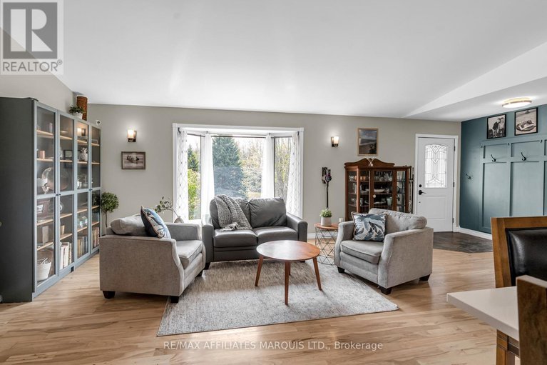 28797295/4239-county-rd-11-road/south-stormont-osnabruck-twp/south-stormont/ontario/K7R3L2_4