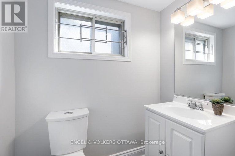 28847958/814-pleasant-park-road/elmvale-acres/ottawa/ontario/K1G1Y9_16