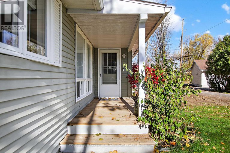 29219774/110-elm-avenue/beckwith-twp/beckwith/ontario/K7C0C4_5