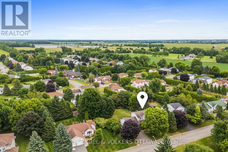 29593963/129-corvinelli-crescent/village-of-russell/russell/ontario/K4R1G4_46