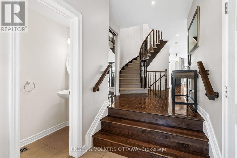 28731847/541-langelier-avenue/mer-bleuebradley-estatesanderson-park/ottawa/ontario/K1W0E7_5