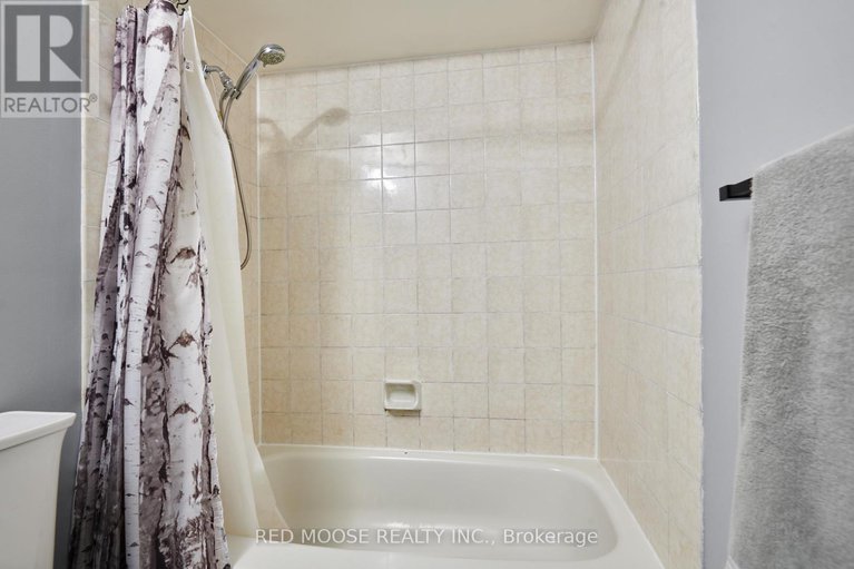 29220948/415-216-viewmount-drive/borden-farmstewart-farmcarleton-heightsparkwood-hills/ottawa/ontario/K2E7X4_29