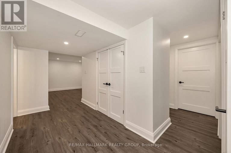 29670694/1138-sherman-drive/bel-air-heights/ottawa/ontario/K2C2M4_37