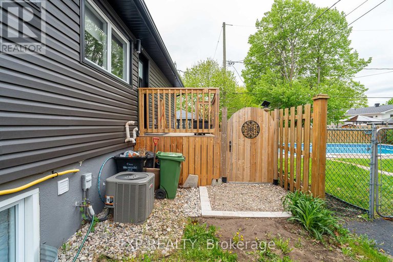 28347663/1885-arizona-avenue/urbandale-acres/ottawa/ontario/K1H6Z5_40