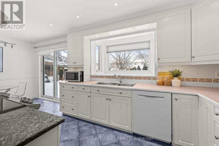 29332214/830-acadian-gardens/convent-glen/ottawa/ontario/K1C2V6_15