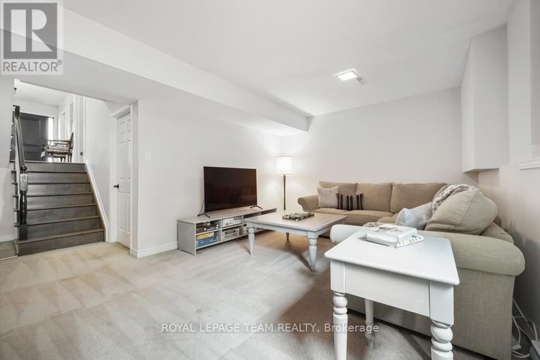 29676551/103-dunbarton-court/cardinal-glen/ottawa/ontario/K1K4L5_27