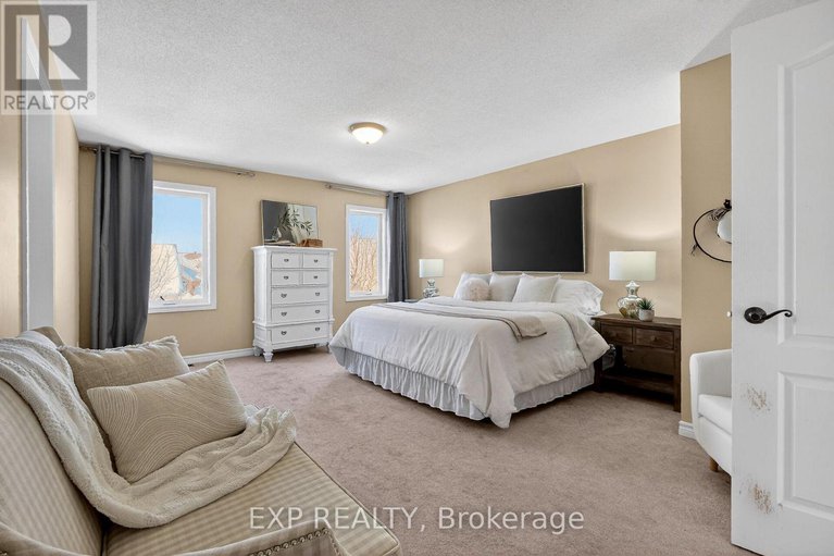 29405712/32-olde-towne-avenue/village-of-russell/russell/ontario/K4R0A5_18