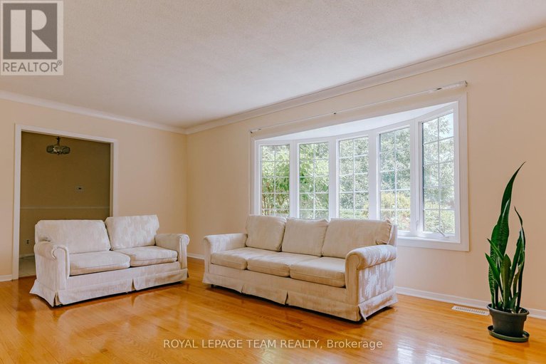 28527432/1231-fairway-drive/manotick-south-to-roger-stevens/ottawa/ontario/K4M1B3_21