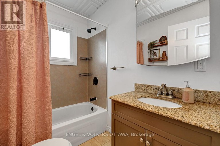 29523310/3822-indian-creek-road/clarencerockland-twp/clarence-rockland/ontario/K0A2A0_20