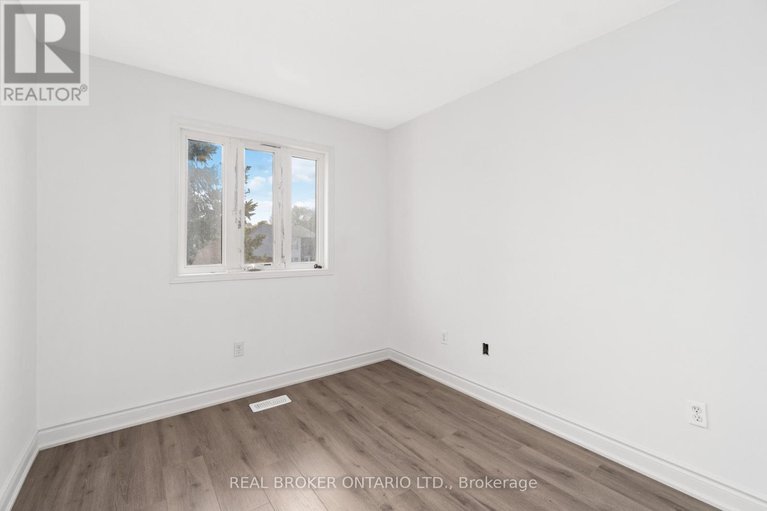 29102518/3-a-southpark-drive/blackburn-hamlet/ottawa/ontario/K1B3B8_24