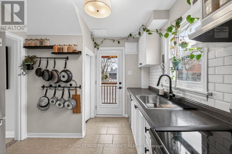 29674451/344-richelieu-avenue/vanier/ottawa/ontario/K1L6J9_17