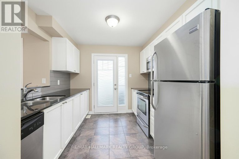 28978296/601-foxlight-circle/emerald-meadowstrailwest/ottawa/ontario/K2M0L9_7
