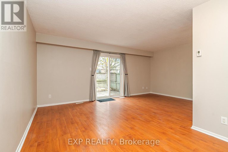 29105689/a-3915-old-richmond-road/arbeatha-park/ottawa/ontario/K2H8T9_6