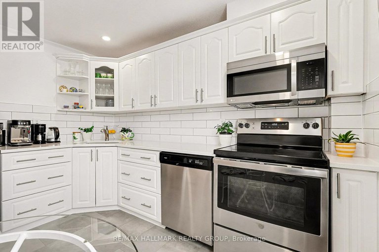 29365343/6861-bilberry-drive/convent-glen-north/ottawa/ontario/K1C2E8_15