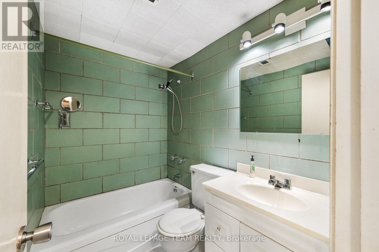 28977224/1495-prince-of-wales-drive/mooneys-bay/ottawa/ontario/K2C1N8_28