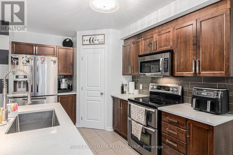 28598601/716-percifor-way/mer-bleuebradley-estatesanderson-park/ottawa/ontario/K1W0E4_10