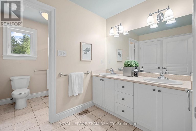 28316771/2377-pine-avenue/manotick-east-to-manotick-station/ottawa/ontario/K4M1B4_30